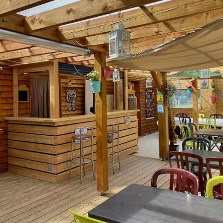 营地 Mobil-home Pour 6 Personnes Avec Terrasse A Lempdes-sur-allagnon - Api-1-52-616 *