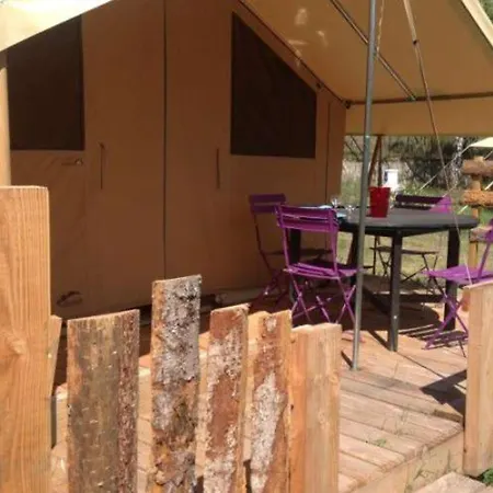Mobil-home Pour 6 Personnes Avec Terrasse A Lempdes-sur-allagnon - Api-1-52-616 *