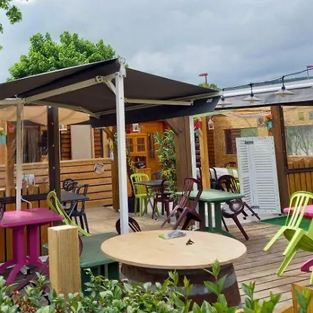 Mobil-home Pour 6 Personnes Avec Terrasse A Lempdes-sur-allagnon - Api-1-52-616 Campingplatz